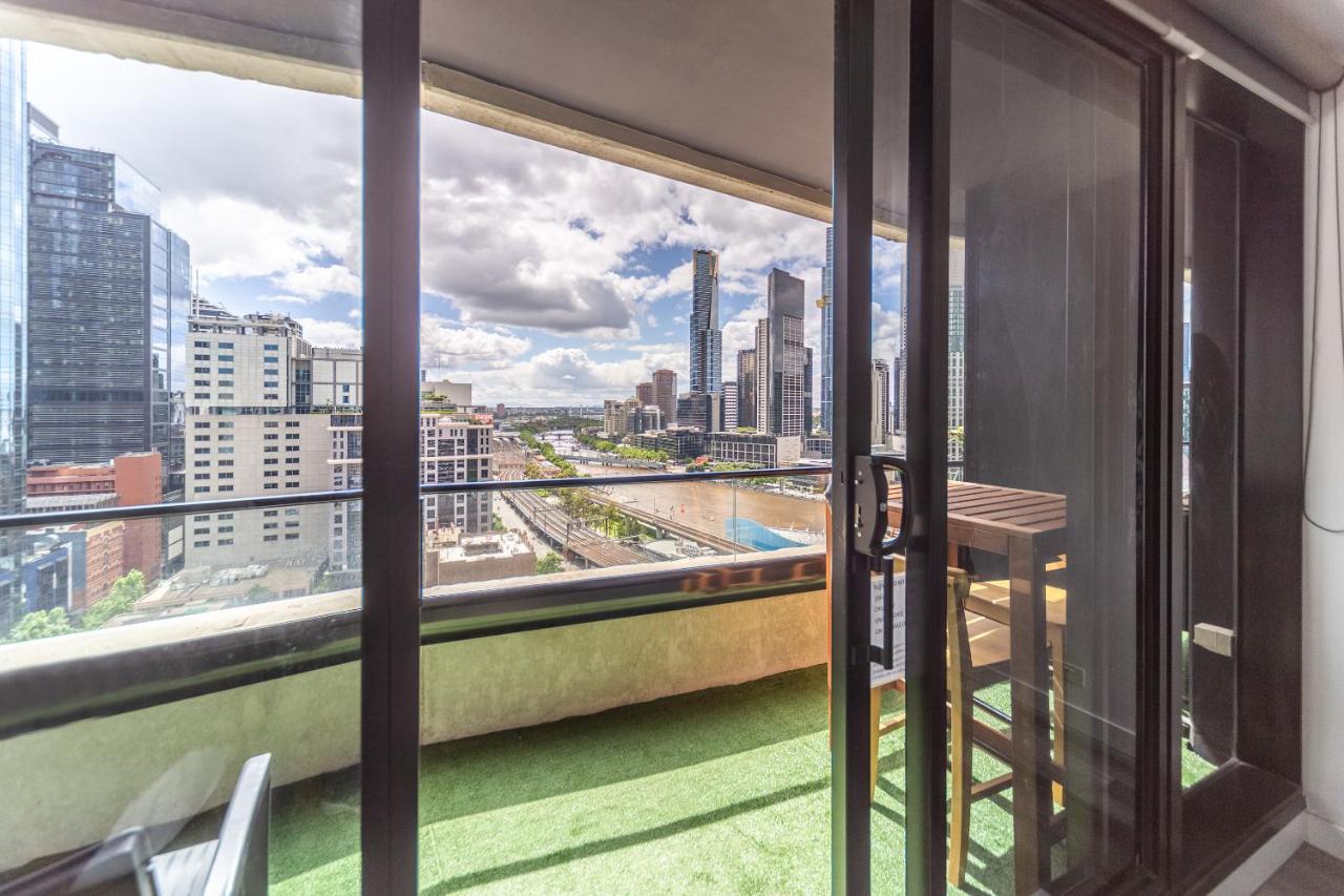 2 Bedroom Apartment With Stunning Views in Melbourne CBD - Aura on Flinders Exterior foto